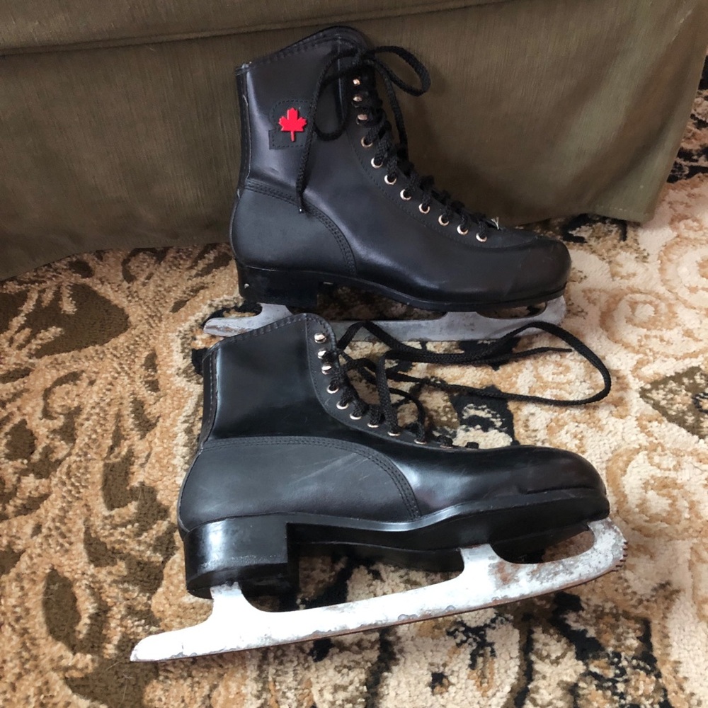Canadian Flyers Ice Skates with Red Maple Leaf